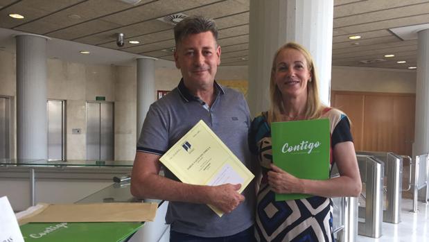 José Enrique Aguar, junto a la concejal de Aldaia Yolanda Santos, registran el nuevo partido