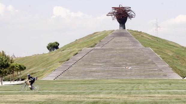 La icónica escultura de «la dama del Manzanares», ubicada en el Parque Lineal