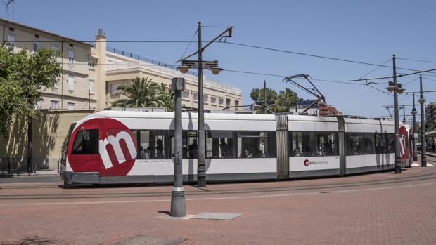 Imagen de una de las unidades del tranvía del Metro de Valencia
