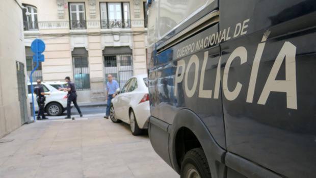 Imagen de archivo de una patrulla de la Policía Nacional en Alicante