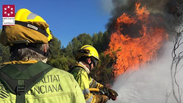 Imagen de las tareas de extinción del incendio