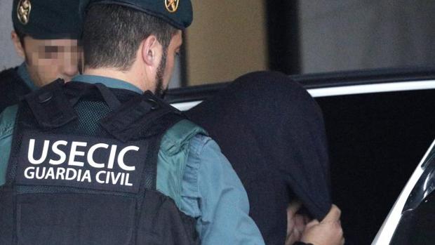 «El Chicle», a su salida de los juzgados de Ribeira