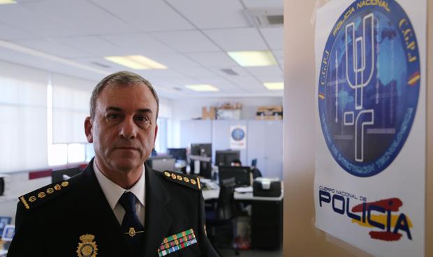 El comisario principal de la Unidad de Investigación Tecnológica Rafael Pérez posa para ABC