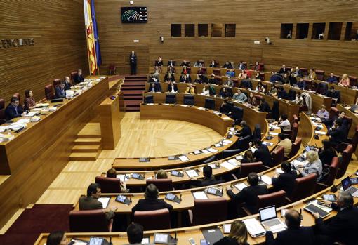 Imagen de la votación del pacto de horarios comerciales este miércoles en las Cortes