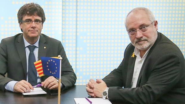 Lluís Puig está fugado con Puigdemont
