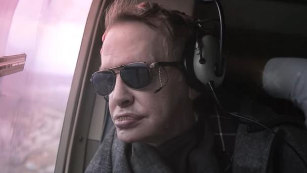 Stephen Hawking sobrevolando Tenerife