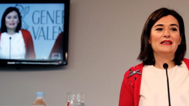 La consellera de Sanidad, Carmen Montón, este viernes tras el Pleno del Consell
