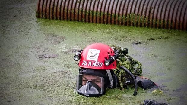 Labores de drenaje en las balsas de la depuradora de Las Negras