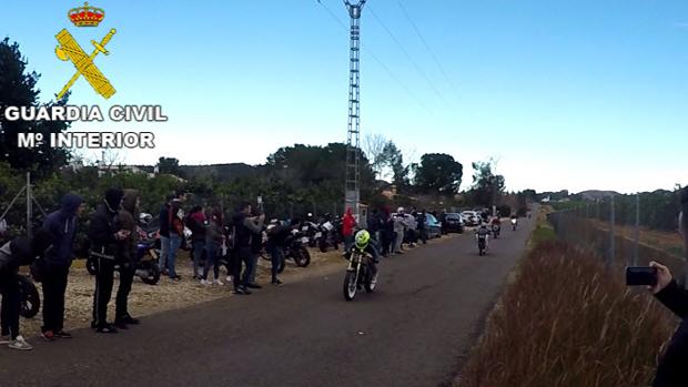 Imagen de la carrera ilegal en la que murió una persona y otras siete resultaron heridas