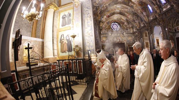 Un momento de la inauguración de la Capilla de la Comunión tras su restauración