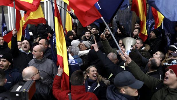Imágenes del intento del desalojo de la sede de Hogar Social Madrid