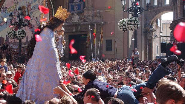 Imagen de archivo del traslado de la Virgen de los Desamparados de Valencia