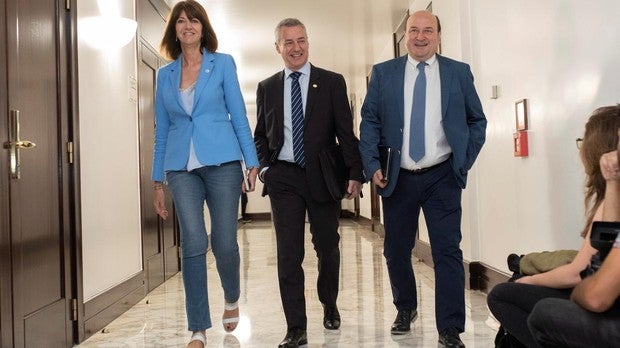 Idoia endia, Iñigo Urkullu y Andoni Ortuzar se dirigen a la reunión