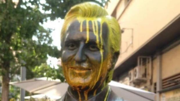 Estatua de Manolo Escobar en Badalona