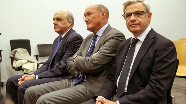De izquierda a derecha, GArcía Montes, Alfaro y Marrero, condenados por el «caso CAI» y ahora absueltos
