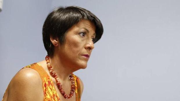 Inmaculada Fuentes, la madre del teniente Óscar, durante la entrevista en Las Provincias