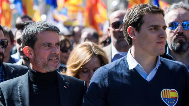El líder de Ciudadanos, Albert Rivera, con Manuel Valls