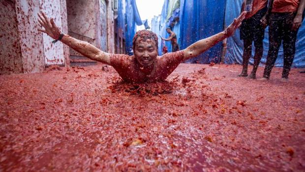 Un participante en la última Tomatina de Buñol