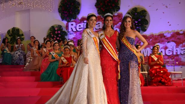 Laura Parla,con sus damas de honor, Carlota Villaseñor y Andrea Jiménez