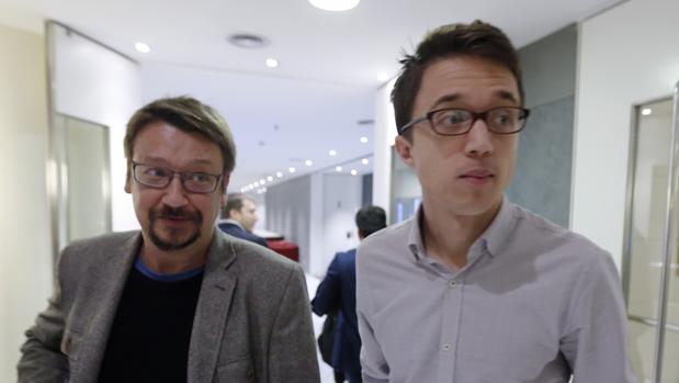 Iñigo Errejón y Xavier Domènech en el Congreso de los Diputados tras la reunión de la junta de portavoces