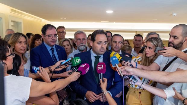 Paco Núñez, con los presidentes provinciales del PP, en el hotel Beatriz tras la celebración de la Junta Directiva regional del PP