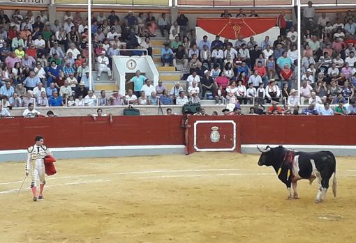 Aquilino Girón torea a «Badilero», que envío a Carballo a la enfermería momentáneamente