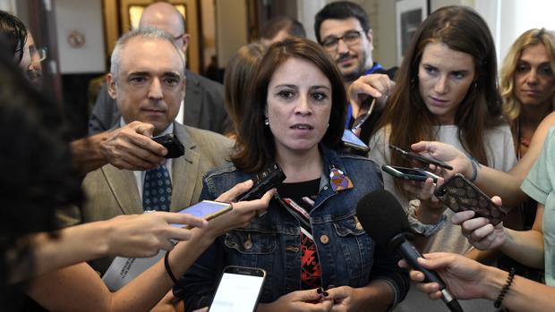 La portavoz del grupo parlamentario socialista, Lastra, en el Congreso