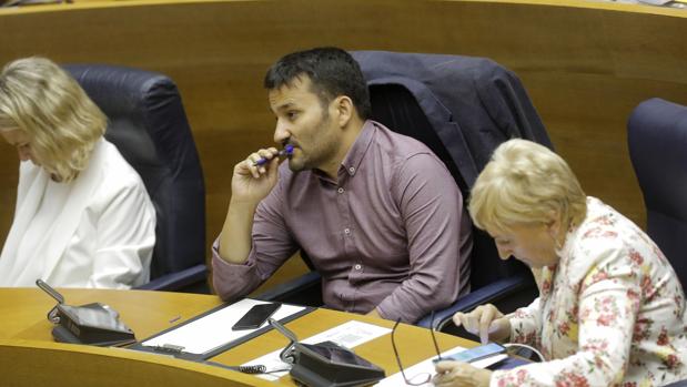 El conseller de Educación, Vicent Marzà, durante el debate el pasado martes