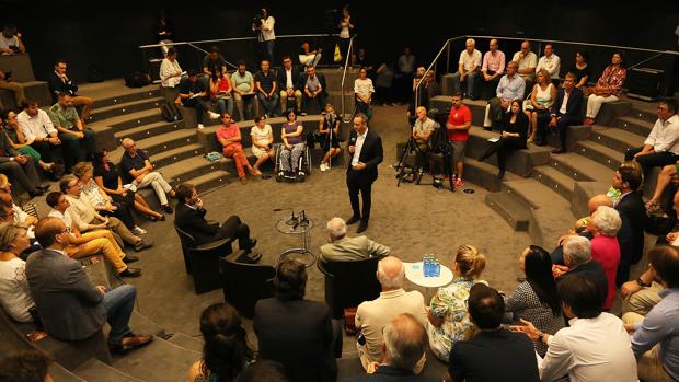 El presidente de la Diputación, César Sánchez, en la presentación de la Orquesta Sinfónica ADDA