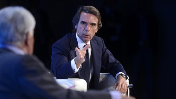 José María Aznar y Felipe González, reunidos este jueves con motivo de los cuarenta años de la Constitución