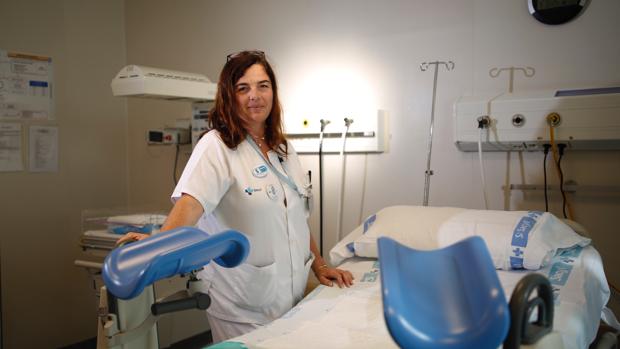 La matrona del Río Hortega de Valladolid, Virginia Martínez, en una de las salas de dilatación