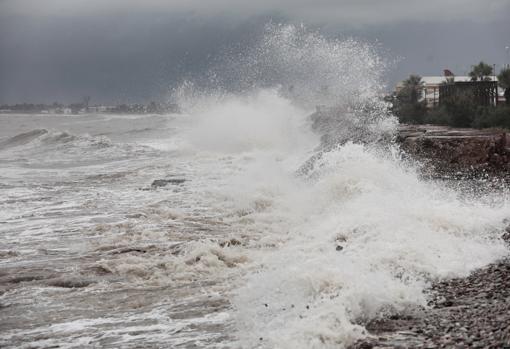 Imagen del oleaje en la playa de Almenara