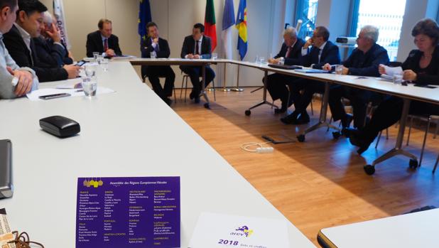 `Page, en el centro, viajó este lunes a Brueselas con los representantes de las organizaciones agrarias de Castilla-La Mancha