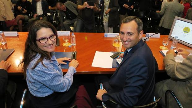Oltra y Sánchez en Alicante en un acto público en 2017