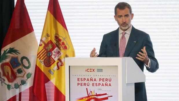 El Rey Felipe VI durante su intervención en el Foro Económico Empresarial España-Perú