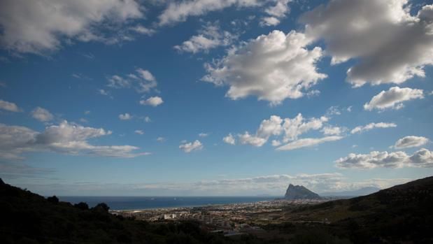 Imagen de la comarca con Gibraltar al fondo