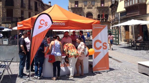 Carpa de Ciudadanos en Olite (Navarra)