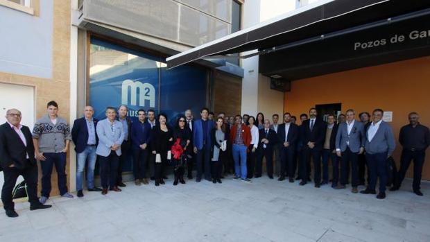 Directivos de Aguas de Alicante con profesionales de los medios de comunicación, en el Museo del Agua