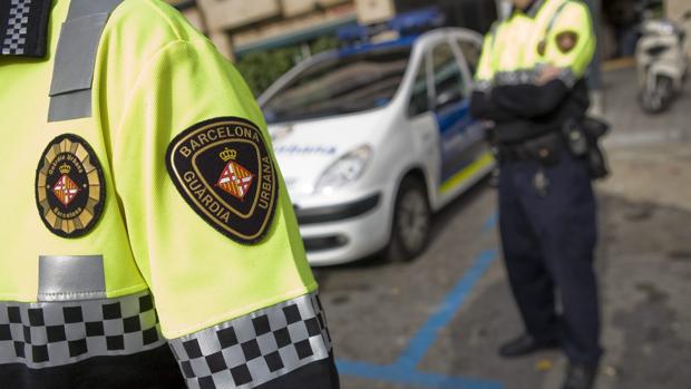 Dos agentes de la Guardia Urbana de Barcelona, en una imagen de archivo