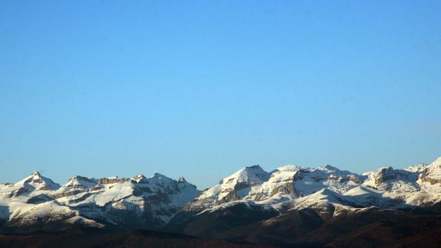 Picos nevados del Pirineo aragonés