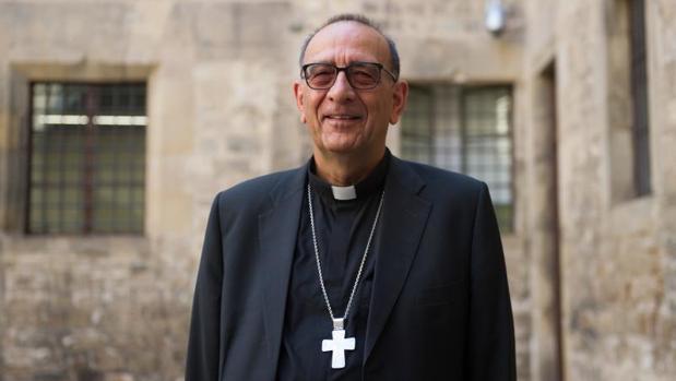 El cardenal Omella, fotografiado en el Arzobispado