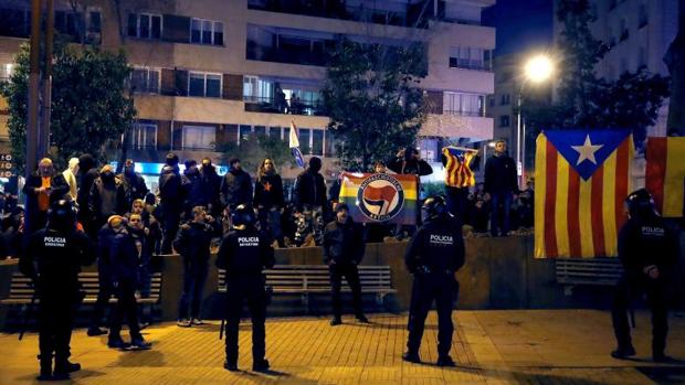 Unas 400 personas boicotearon ayer un acto de Vox en Barcelona