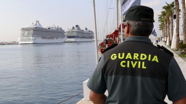 Imagen de archivo de un agente de la Guardia Civil en Alicante