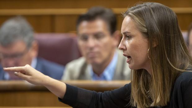 Melisa Rodríguez, portavoz adjunta de Cs en el Congreso, durante una sesión de control al Gobierno