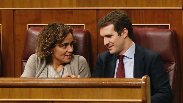 La portavoz del PP en el Congreso, Dolors Montserrat, y el presidente del partido, Pablo Casado
