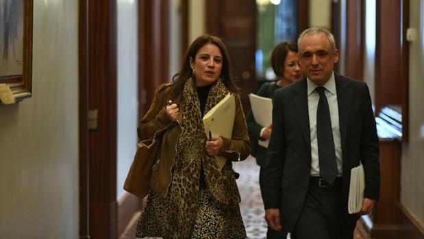La portavoz socialista en el Congreso, Adriana Lastra, y su compañero Rafael Simancas, en imagen de archivo