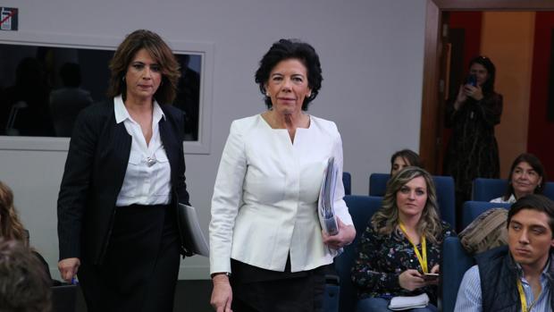 Dolores Delgado e Isabel Celaá llegan a la rueda de prensa posterior al Consejo de Ministros