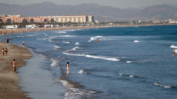 Imagen tomada este miércoles en la playa de Las Arenas de Valencia