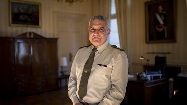 El general Varela, en su despacho en el cuartel general del Ejército de Tierra