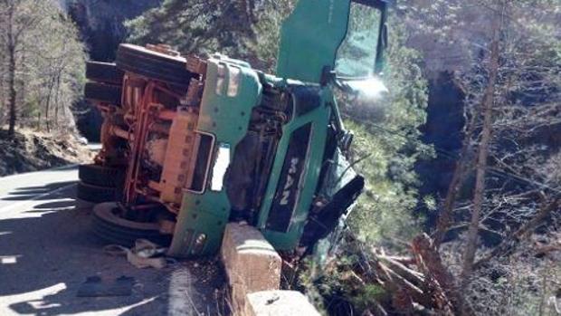 Estado en el que quedó el camión tras el accidente